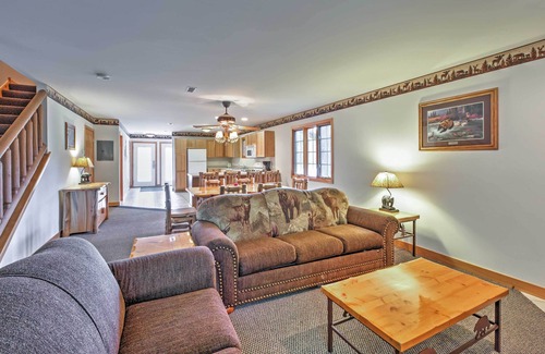 Utica Villa | Cozy Townhome, Half Mi to Starved Rock State Park!