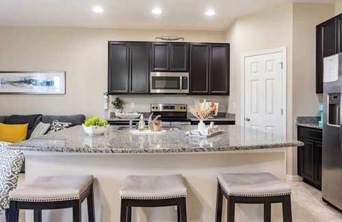 Riverview House | Cozy Townhome near Downtown Tampa/Busch Gardens