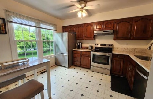 Montgomery Village House | Cozy Townhome
