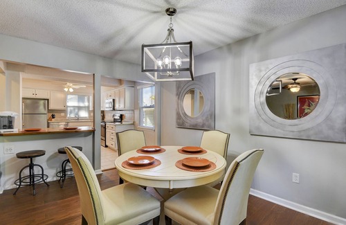 Mission House | ♥Cozy Townhome w/Lux Beds♥Full Kitchen♥ Deck+Grill♥Park access two doors down♥