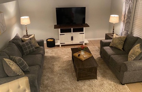 Sikeston House | Cozy townhouse minutes from Historic Downtown Sikeston