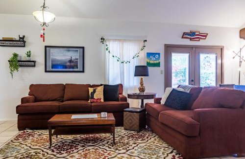 North Mountain House | Cozy Townhouse with Community Pool Near ASU West