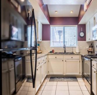North Mountain House | Cozy Townhouse with Community Pool Near ASU West