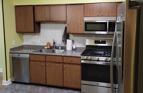 Wheeling House | Cozy townhouse with Home feeling, 2 floors, 2 bedrooms 1.1 bath attached garage.