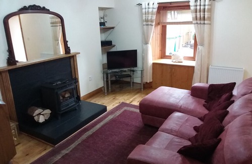 Fearn Cottage | Cozy Traditional Half Cottage by The Seaside
