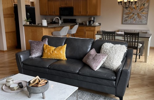 Rochester House | Cozy tranquility 6mi from Mayo 4bed/3bath
