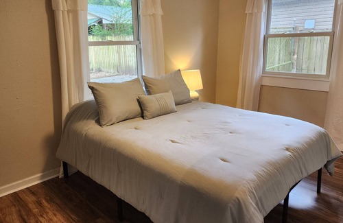 West Pensacola House | Cozy "Tree House" centrally located, 20 minutes to Perdido or Pensacola Beach!