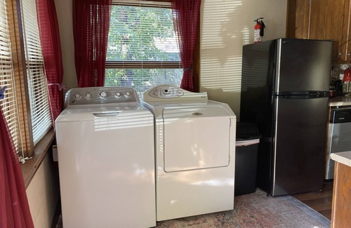 Greater Auburndale House | Cozy Treehouse Cottage - can sleep 8 with airbeds - sleeps 4 without air beds