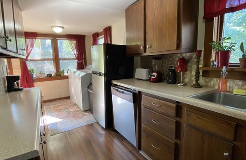 Greater Auburndale House | Cozy Treehouse Cottage - can sleep 8 with airbeds - sleeps 4 without air beds