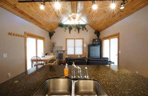 Cookson Cabin | Cozy Turtle cabin @ Lake Tenkiller