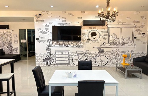Khlong Toei House | Cozy Twin Escape | Light-Filled Bangkok Hideaway