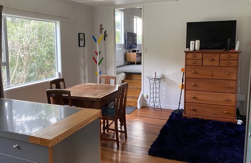 Piha House | Cozy Two Bed Beachfront Bach at North Piha