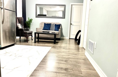 Brampton House | Cozy two bedroom apartment close to Downtown