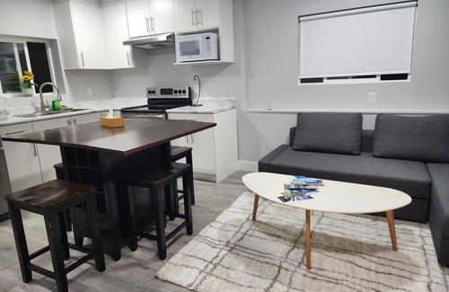 Fleetwood House | Cozy two bedroom appartment near skytrain station