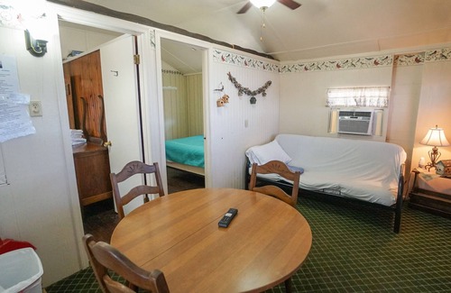 Monticello Cabin | Cozy Two Bedroom Lakeview Cabin 2