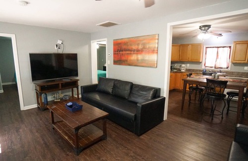 Monticello Cabin | Cozy Two Bedroom Lakeview Cabin 3