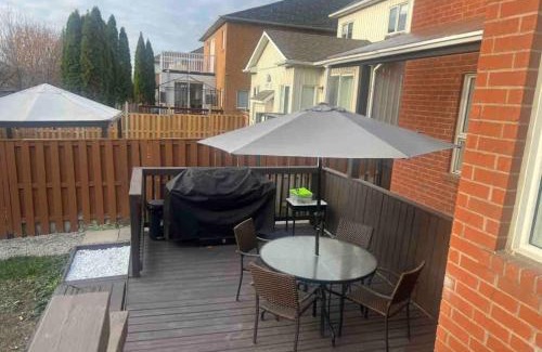 Meadowvale Village Apartment | Cozy Two-Bedroom Luxury Suite near Toronto Airport