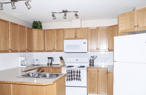 Red Deer Condo | Cozy Two Bedroom Plus a Den in Devonshire on the Park!
