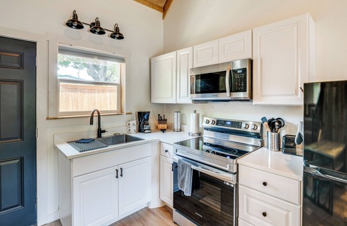 Mead Cottage | Cozy ‘Two Peaks’ Home Near Lake Texoma State Park!
