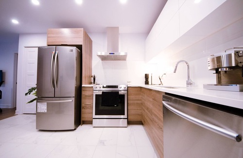 Cote-Des-Neiges—Notre-Dame-De-Grace Apartment | Cozy two queen modern rooms*Stunning Terrace*Gym*