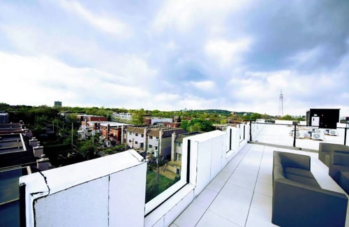 Cote-Des-Neiges—Notre-Dame-De-Grace Apartment | Cozy two queen modern rooms*Stunning Terrace*Gym*