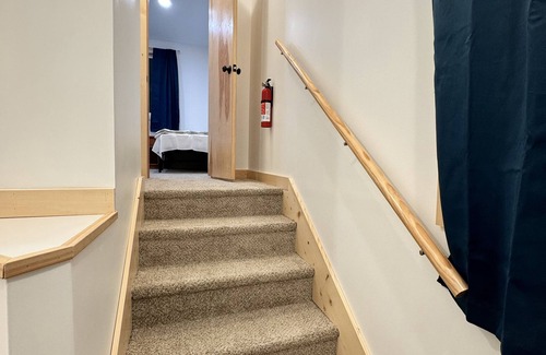 Pinedale Apartment | Cozy two twin beds home