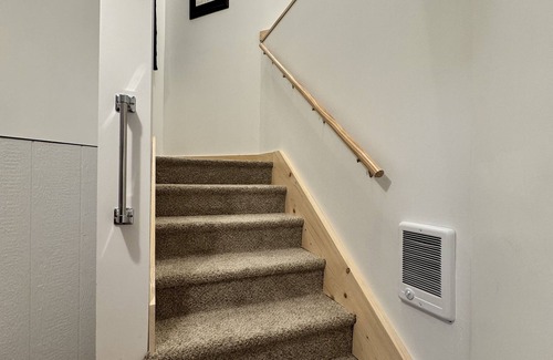 Pinedale Apartment | Cozy two twin beds home