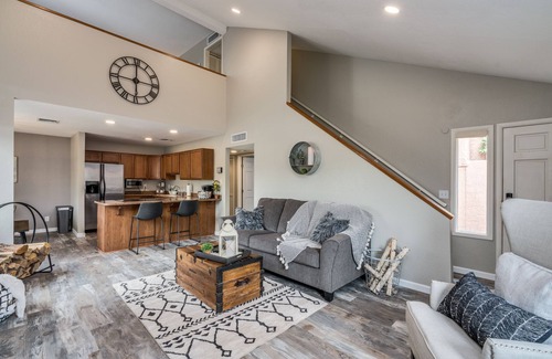 Tucson House | Cozy, Unique, Clean Condo walking distance from Sabino Canyon Tours!