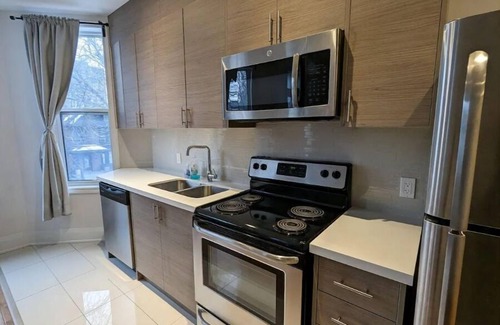 Bloor Annex House | Cozy Unit in the Annex