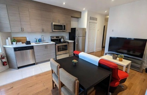 Bloor Annex House | Cozy Unit in the Annex
