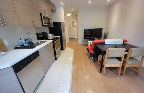 Bloor Annex House | Cozy Unit in the Annex