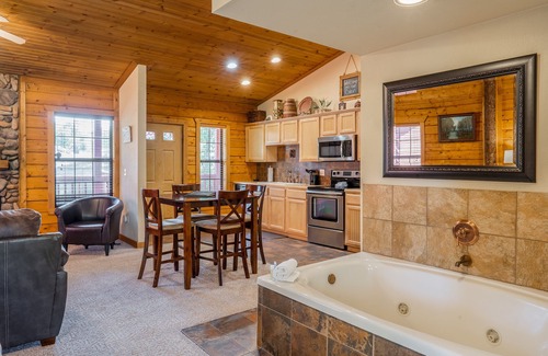 Branson Theater District Cabin | Cozy-up in a Cabin for Two!