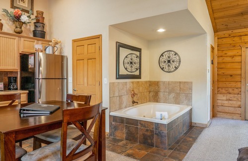 Branson Theater District Cabin | Cozy-up in a Cabin for Two!