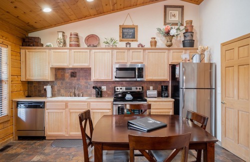 Branson Theater District Cabin | Cozy-up in a Cabin for Two!