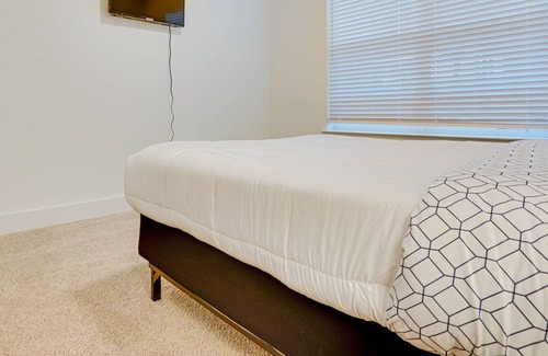 Duluth House | Cozy up in this Luxury Living 5mins from Downtown Duluth