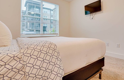 Duluth House | Cozy up in this Luxury Living 5mins from Downtown Duluth
