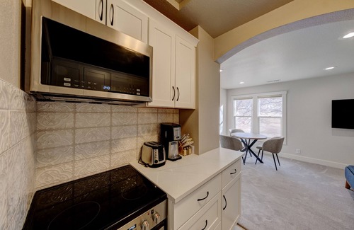 Sheridan Apartment | Cozy, upstairs, fully remodeled 1-bedroom apartment. With AC and WiFi