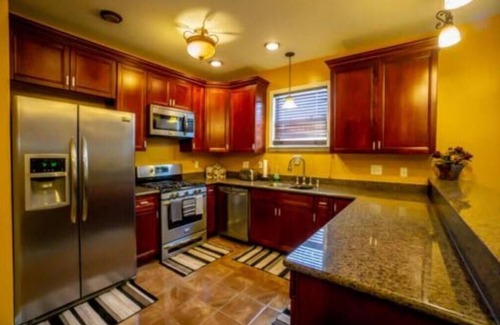 Hollygrove House | Cozy Uptown Carrollton Home - 3 Miles to the Superdome!