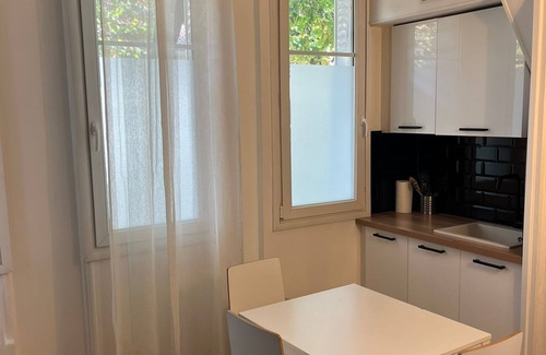 Issy-les-Moulineaux Apartment | Cozy Urban Retreat in Issy-les-Moulineaux