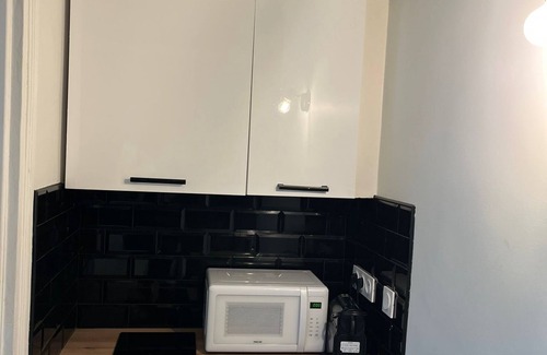 Issy-les-Moulineaux Apartment | Cozy Urban Retreat in Issy-les-Moulineaux