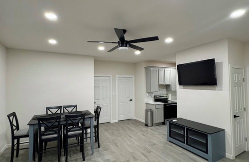 San Antonio Apartment | Cozy urban oasis