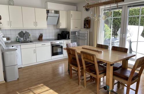 Dassow Apartment | Cozy vacation apartment with 2 patios, large field and beach chair