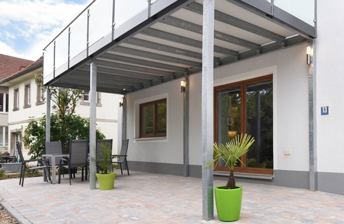 Himmelkron Apartment | Cozy vacation apartment terrace with a view of the white Main