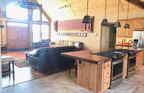 Yosemite House | Cozy vacation home in Kings Mountain with incredible views, and tons of room.