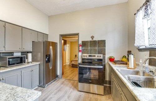 Vicksburg House | Cozy Vicksburg Home with Patio about 1 Mi to Riverfront!