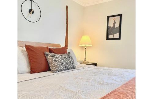 Norwich Apartment | Cozy Villa 3 mins to Mohegan- Fully Stocked with King Bed & Fireplace- Jacuzzi, Saltwater Pools, Sauna