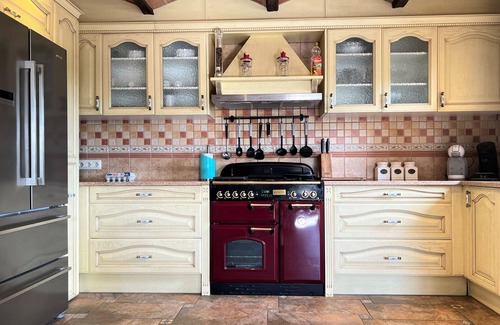 Sant Pere Pescador House | Cozy Villa with Pool, Garden, BBQ, A/C & WiFi Near Beach - Pet Friendly