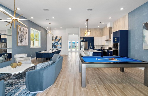 Loughman House | Cozy Villa w Pirate Theme BR, Theater, Arcade, Game Loft & Spa Pool - Near Parks