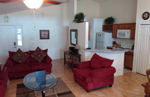 Westbury House | Cozy Villa with own private Pool, 4 bed 3 bath-sleeps 8