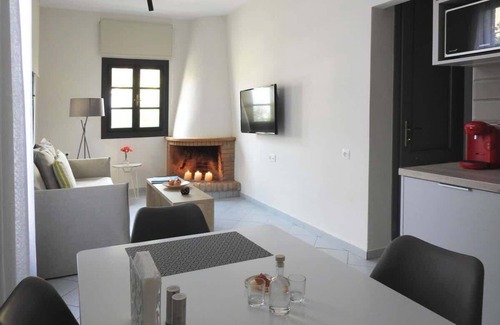 Stalida House | Cozy Villa with Private Terraces & Garden View